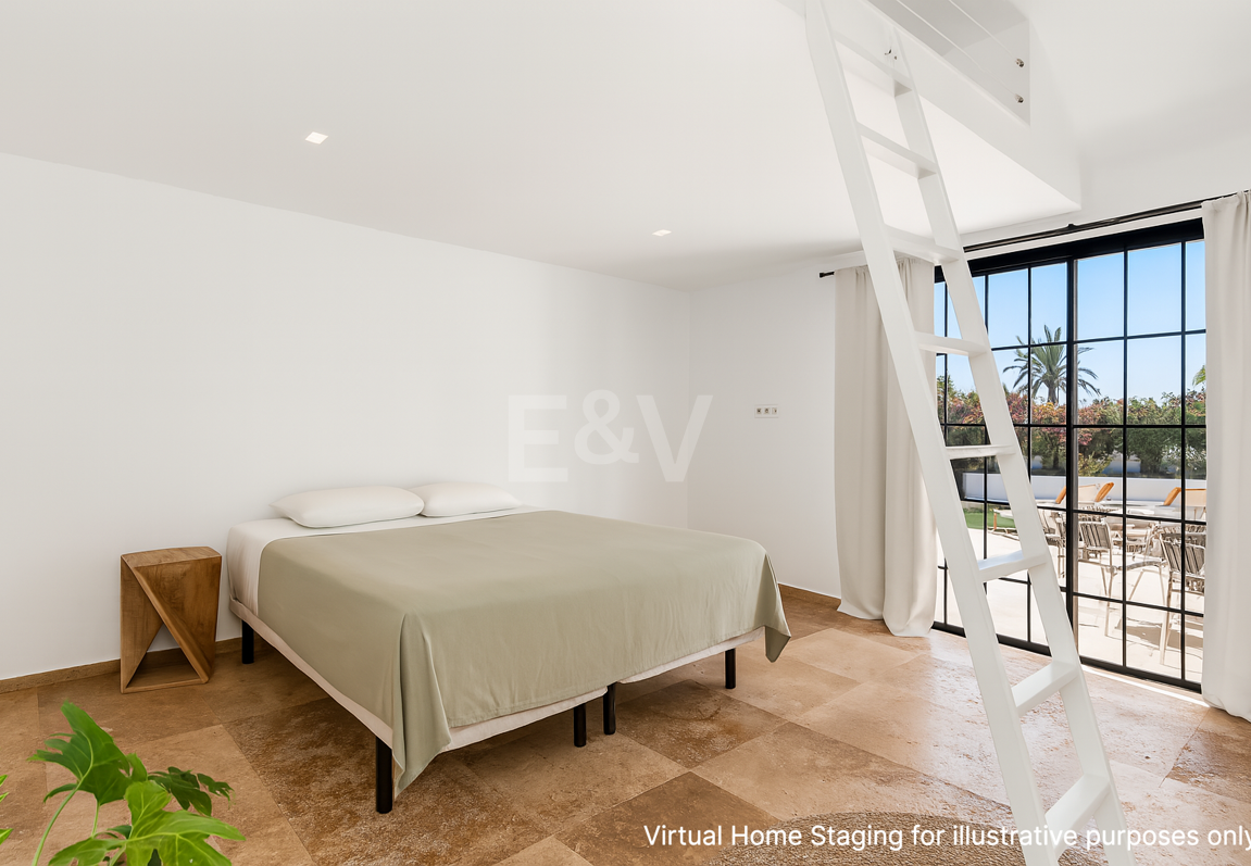 Andalusian Villa steps to the beach in Marbesa