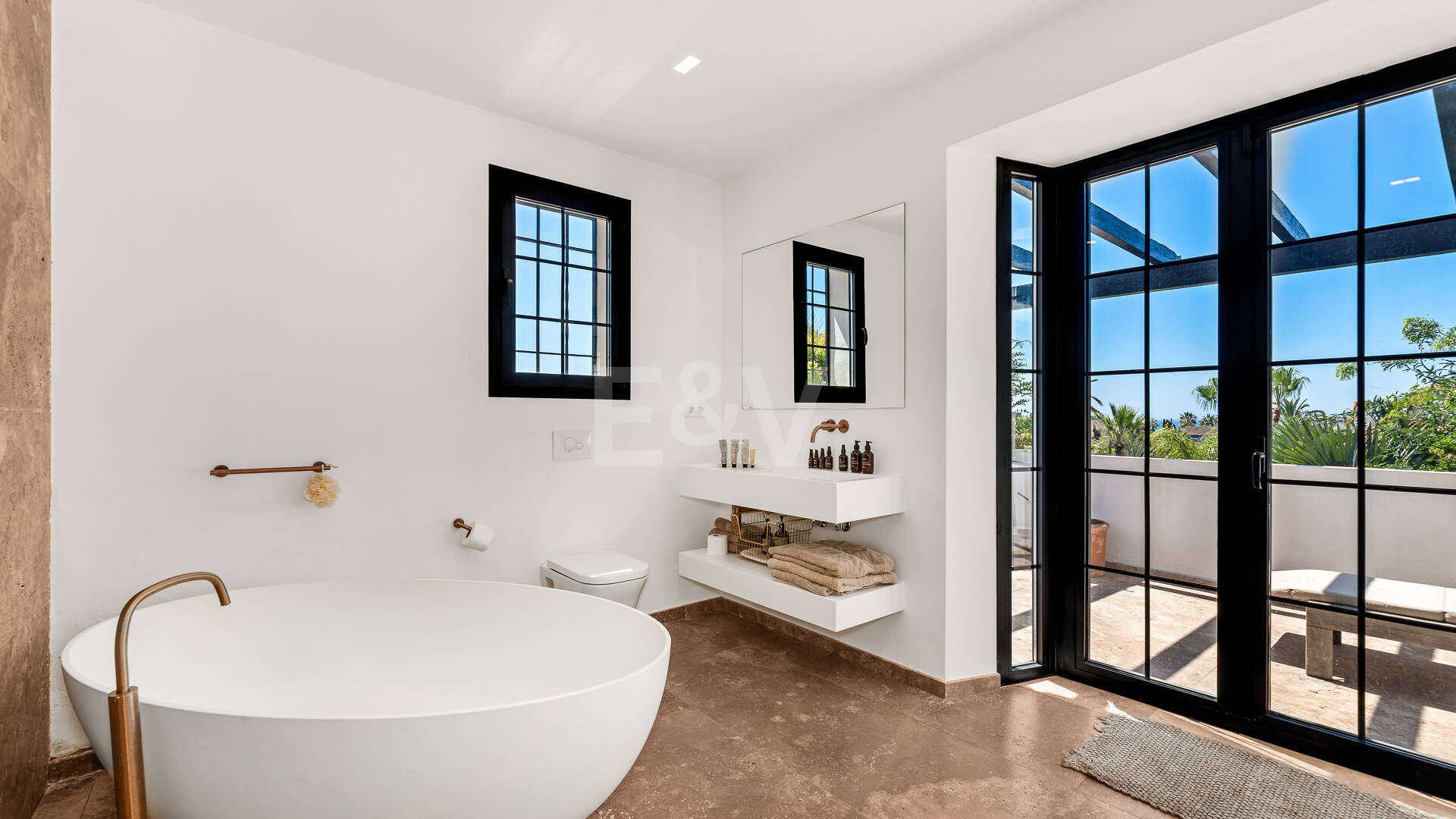 Andalusian Villa steps to the beach in Marbesa