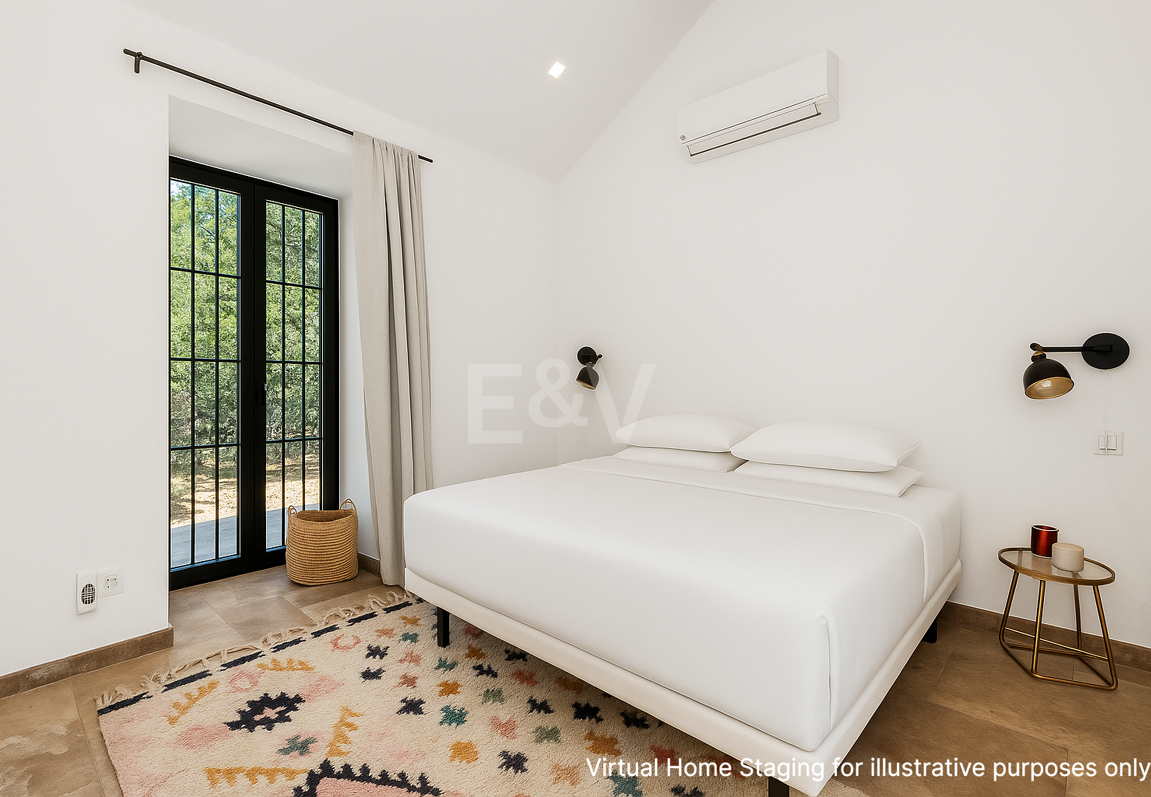 Andalusian Villa steps to the beach in Marbesa