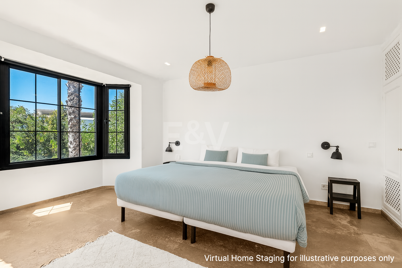 Andalusian Villa steps to the beach in Marbesa