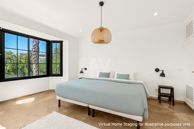 Andalusian Villa steps to the beach in Marbesa