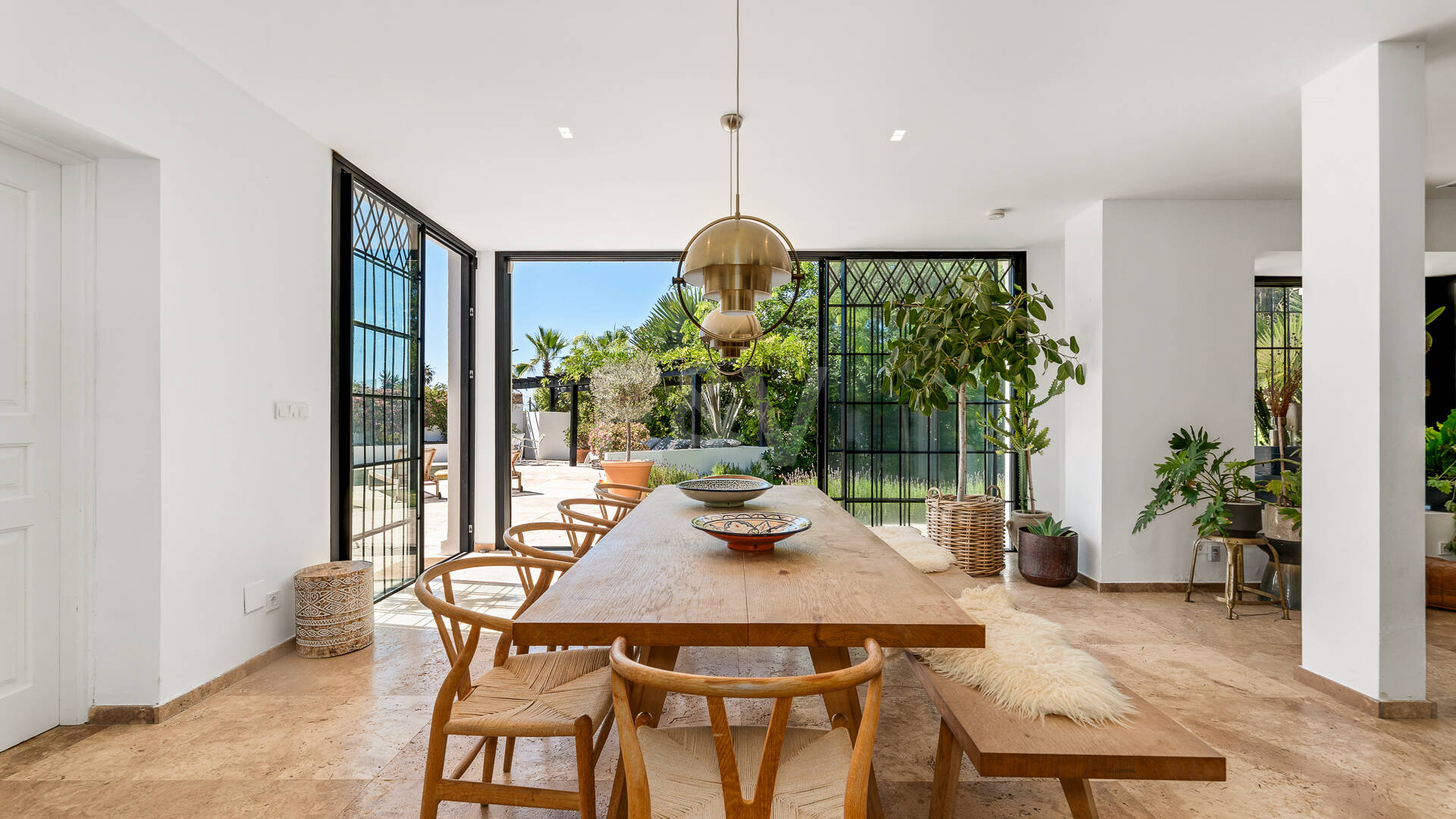 Andalusian Villa steps to the beach in Marbesa