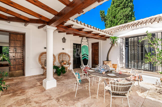 Andalusian Villa steps to the beach in Marbesa