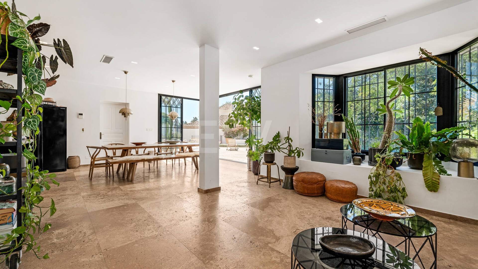 Andalusian Villa steps to the beach in Marbesa