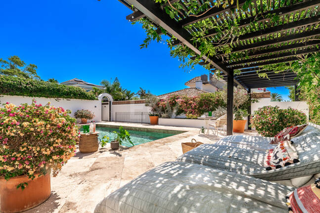 Andalusian Villa steps to the beach in Marbesa