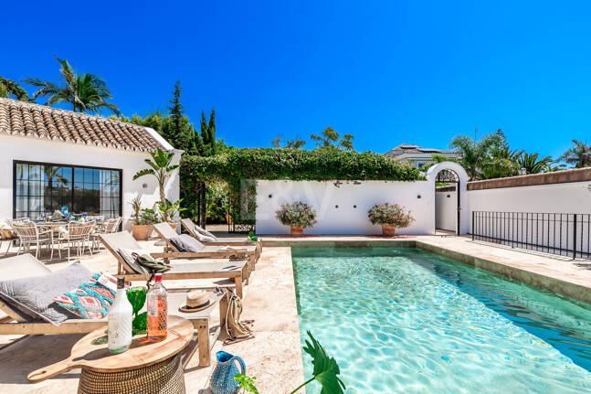 Andalusian Villa steps to the beach in Marbesa