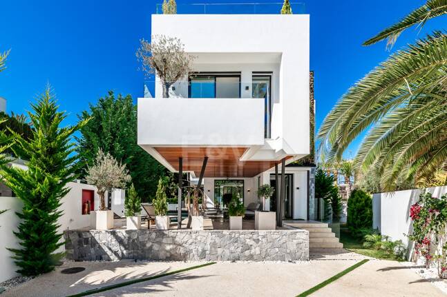 Luxurious and eco-friendly contemporary house in Casablanca, Marbella from 21,000€/week