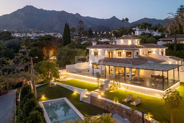 Luxury Boho Chic-style Villa near the Beach on the Golden Mile from 19,500€/week