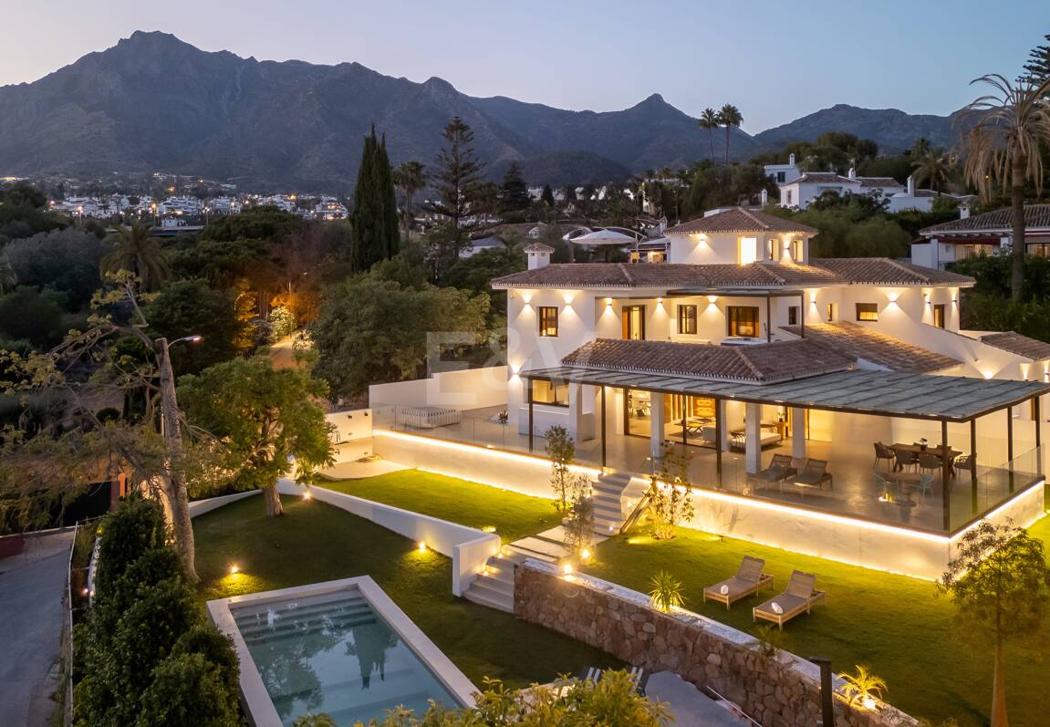 Luxury Boho Chic-style Villa near the Beach on the Golden Mile from 19,500€/week