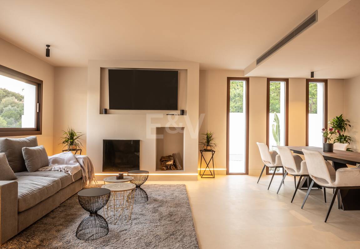 Luxury Boho Chic-style Villa near the Beach on the Golden Mile from 19,500€/week