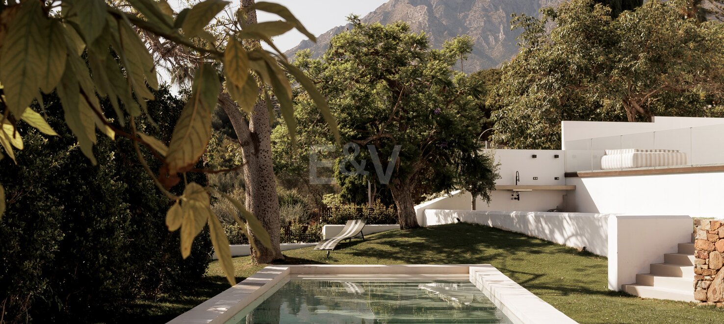 Luxuriöse Villa im Boho-Chic-Stil in Strandnähe an der Goldenen Meile von 19.500€/Woche