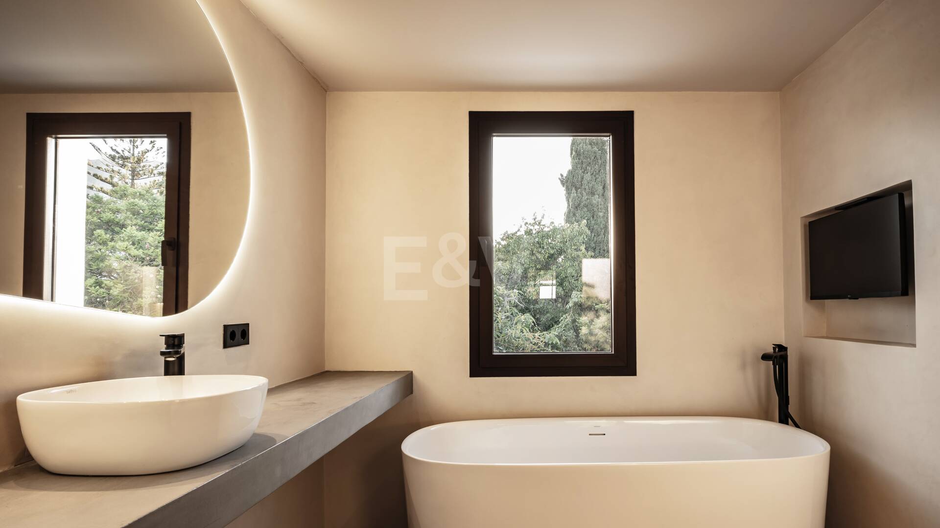 Luxury Boho Chic-style Villa near the Beach on the Golden Mile from 19,500€/week