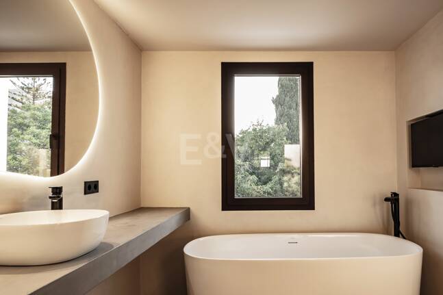 Luxury Boho Chic-style Villa near the Beach on the Golden Mile from 19,500€/week