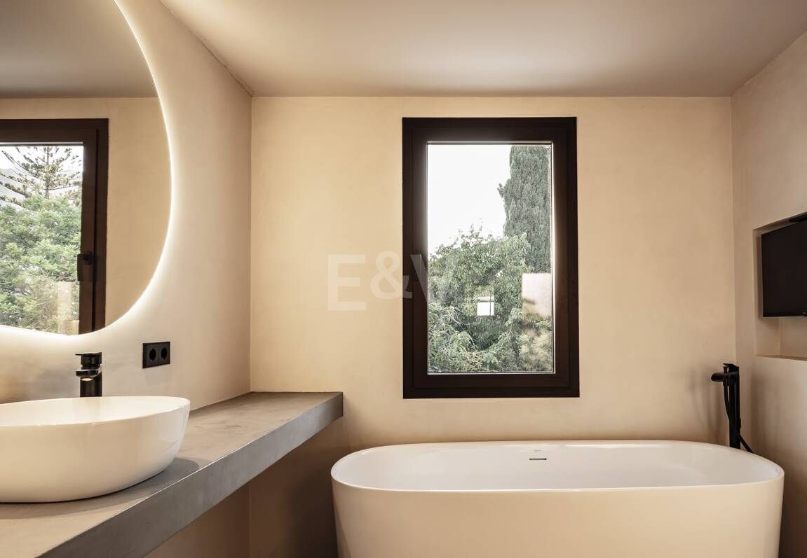 Luxury Boho Chic-style Villa near the Beach on the Golden Mile from 19,500€/week