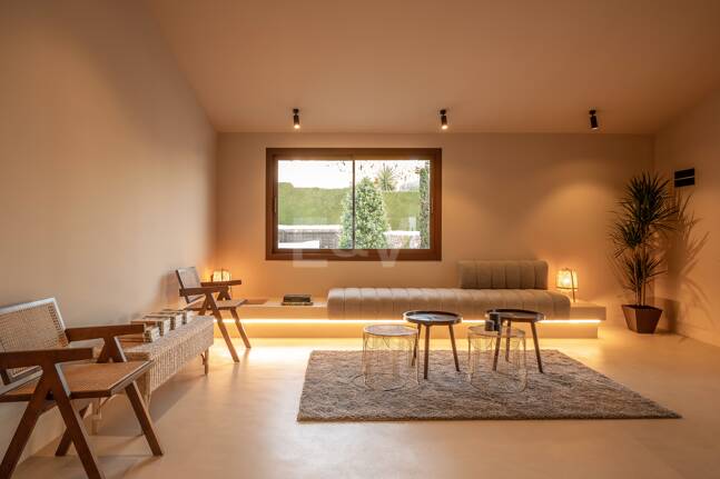 Luxury Boho Chic-style Villa near the Beach on the Golden Mile from 19,500€/week