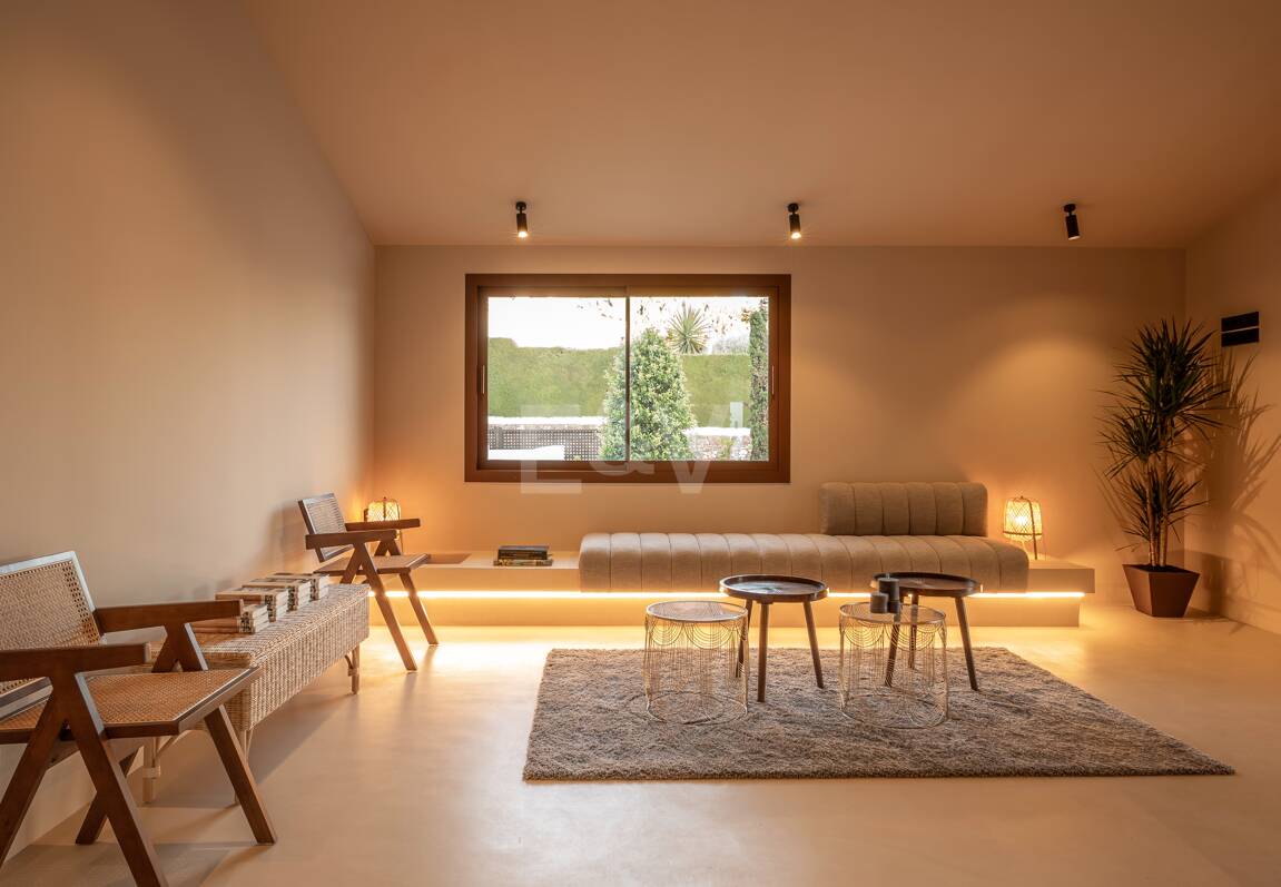 Luxury Boho Chic-style Villa near the Beach on the Golden Mile from 19,500€/week