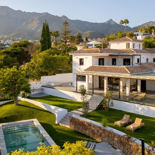 Luxuriöse Villa im Boho-Chic-Stil in Strandnähe an der Goldenen Meile von 19.500€/Woche