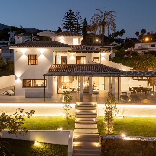 Luxuriöse Villa im Boho-Chic-Stil in Strandnähe an der Goldenen Meile von 19.500€/Woche