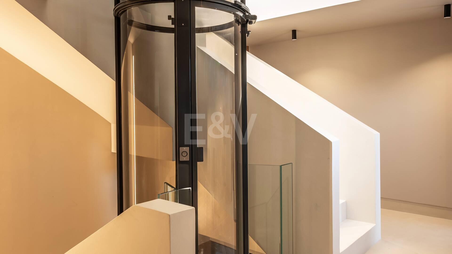 Luxury Boho Chic-style Villa near the Beach on the Golden Mile from 19,500€/week