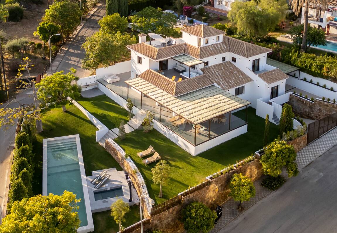 Luxury Boho Chic-style Villa near the Beach on the Golden Mile from 19,500€/week