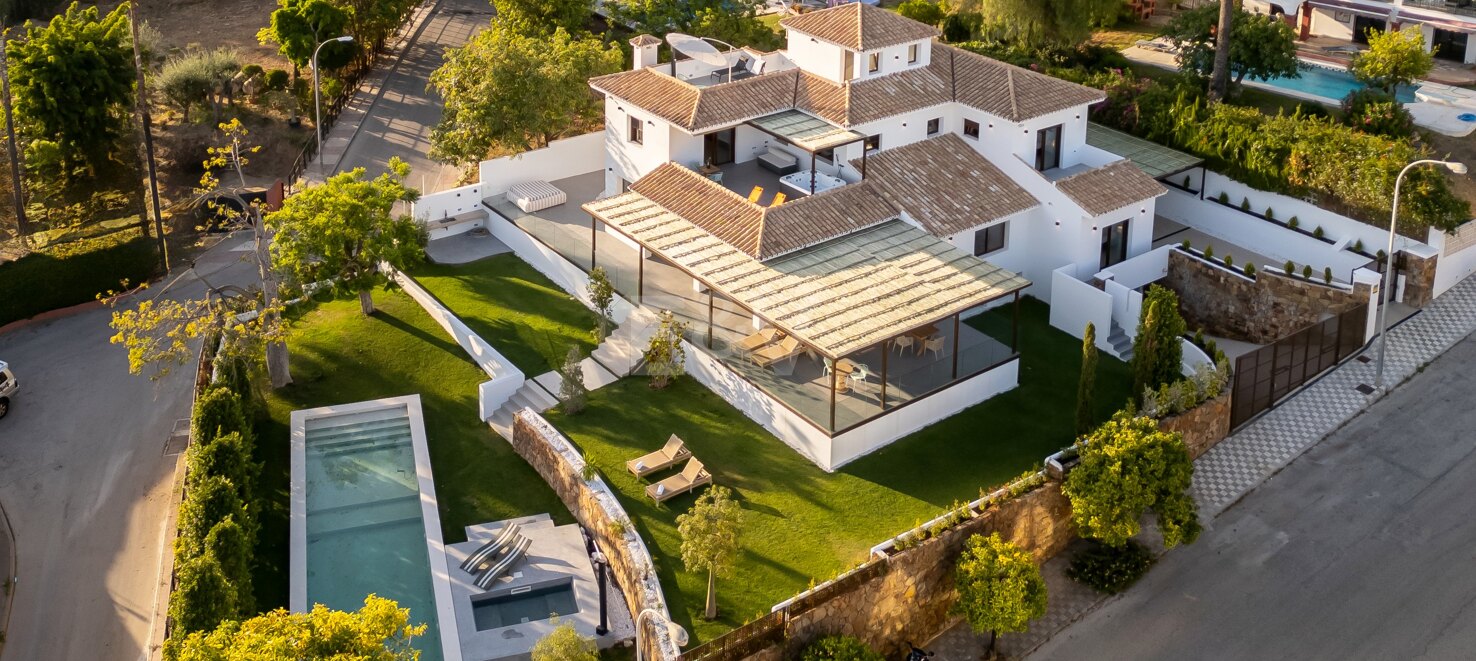 Luxuriöse Villa im Boho-Chic-Stil in Strandnähe an der Goldenen Meile von 19.500€/Woche