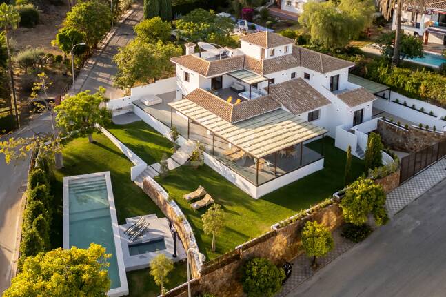 Luxury Boho Chic-style Villa near the Beach on the Golden Mile from 19,500€/week