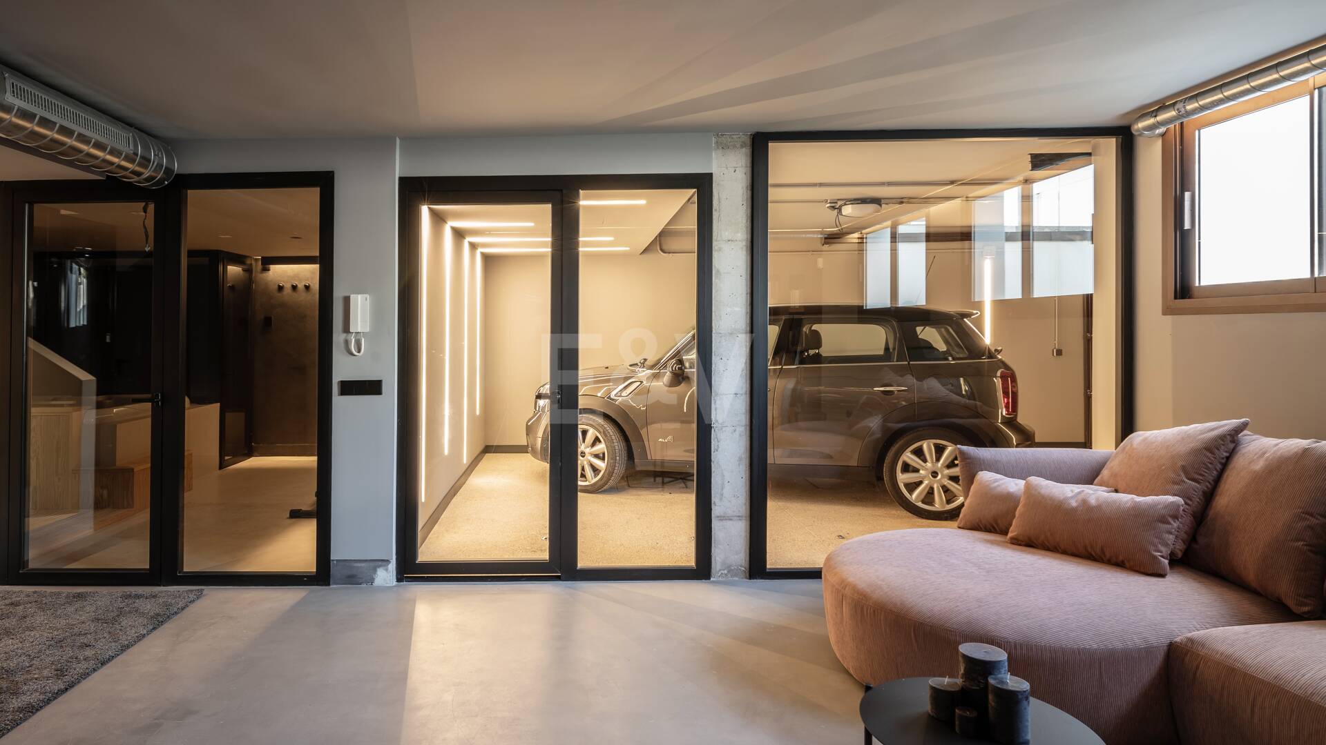 Luxury Boho Chic-style Villa near the Beach on the Golden Mile from 19,500€/week