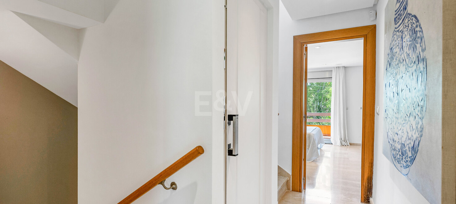 Rymliga Townhouse med Rooftop Terrace och Mountain Views