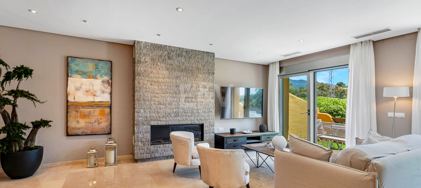 Rymliga Townhouse med Rooftop Terrace och Mountain Views