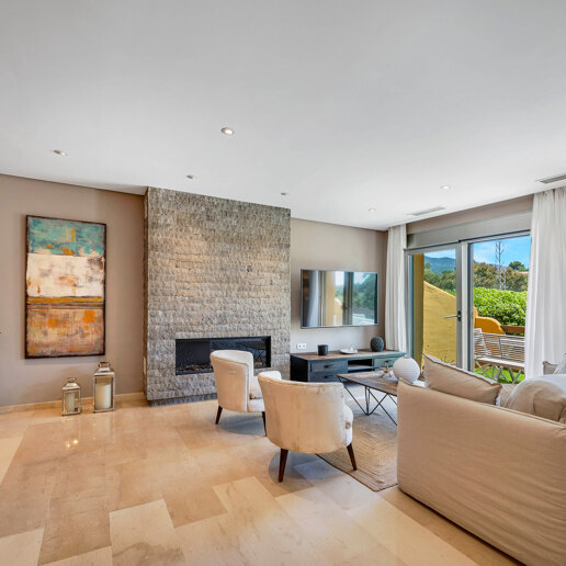 Rymliga Townhouse med Rooftop Terrace och Mountain Views