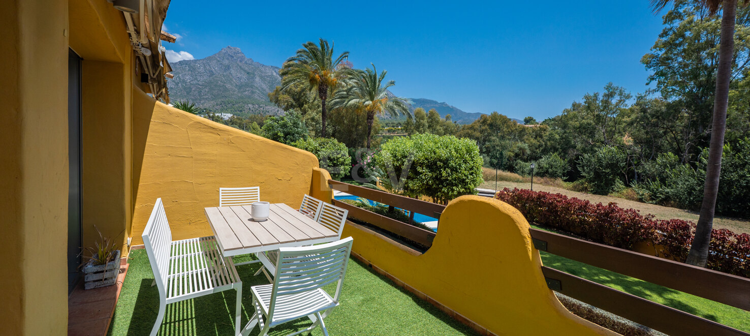 Rymliga Townhouse med Rooftop Terrace och Mountain Views
