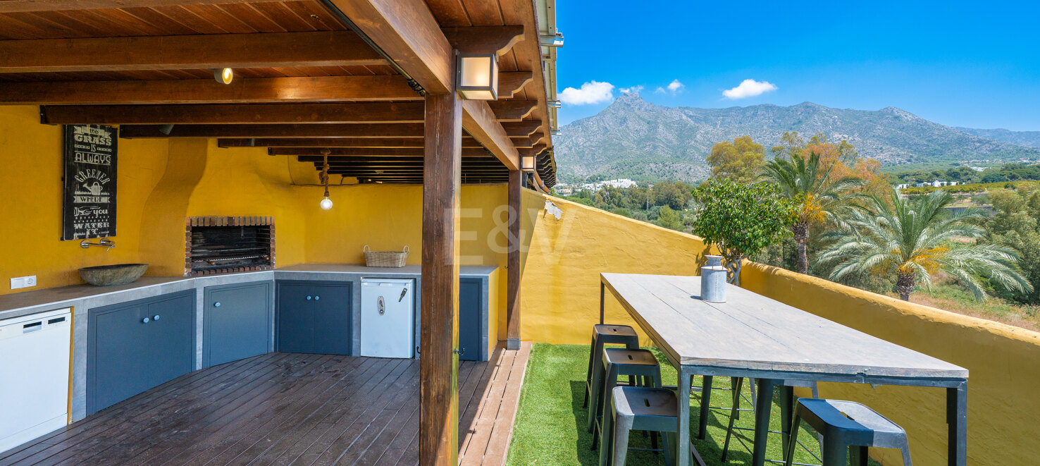 Rymliga Townhouse med Rooftop Terrace och Mountain Views