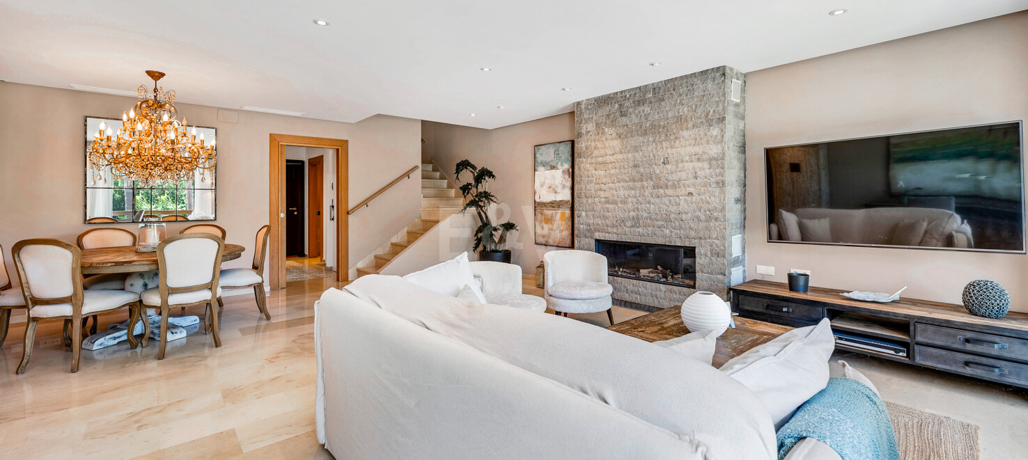 Rymliga Townhouse med Rooftop Terrace och Mountain Views