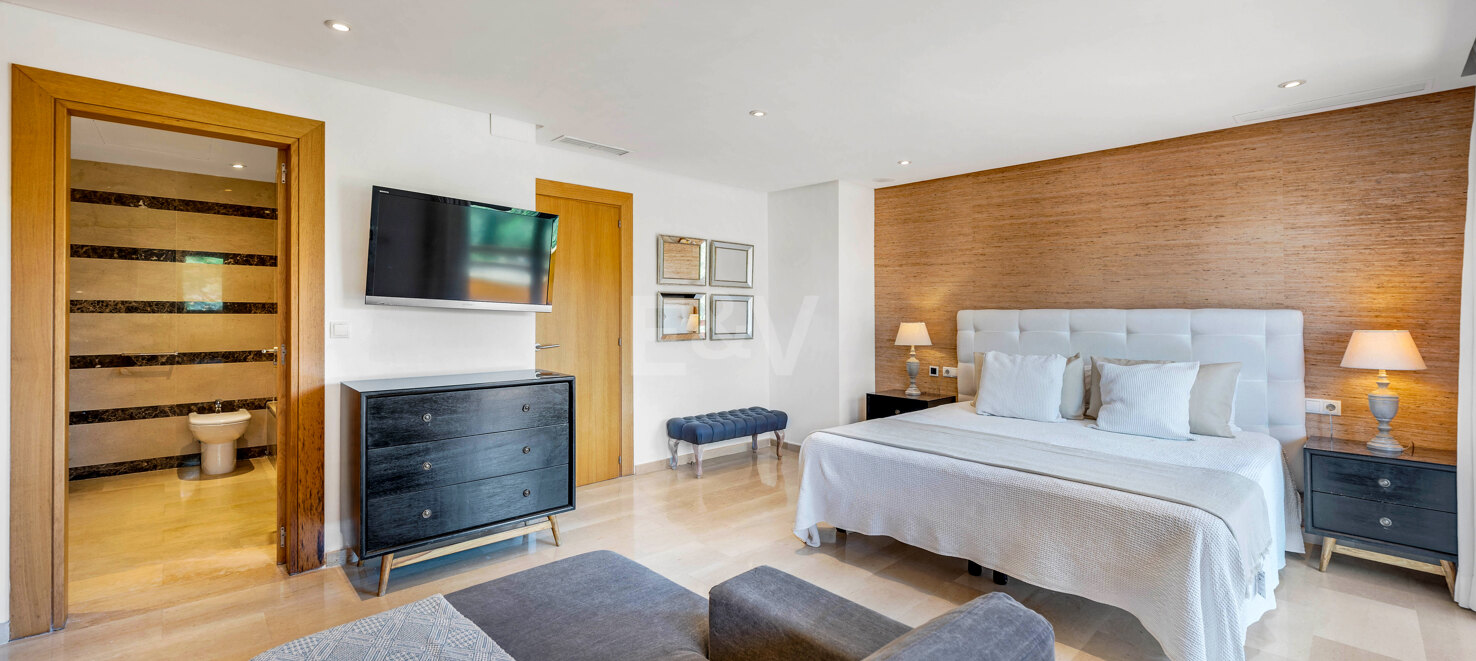 Rymliga Townhouse med Rooftop Terrace och Mountain Views