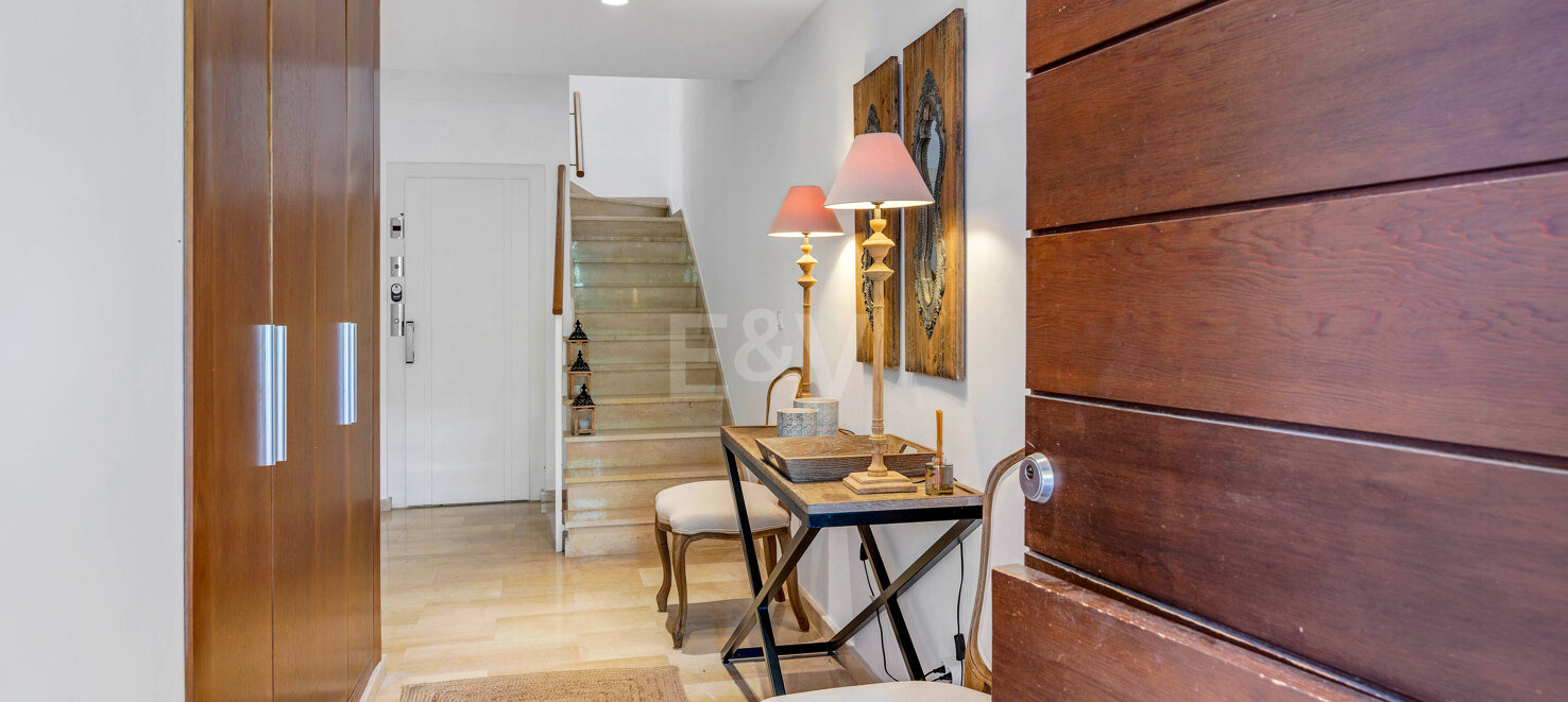 Rymliga Townhouse med Rooftop Terrace och Mountain Views