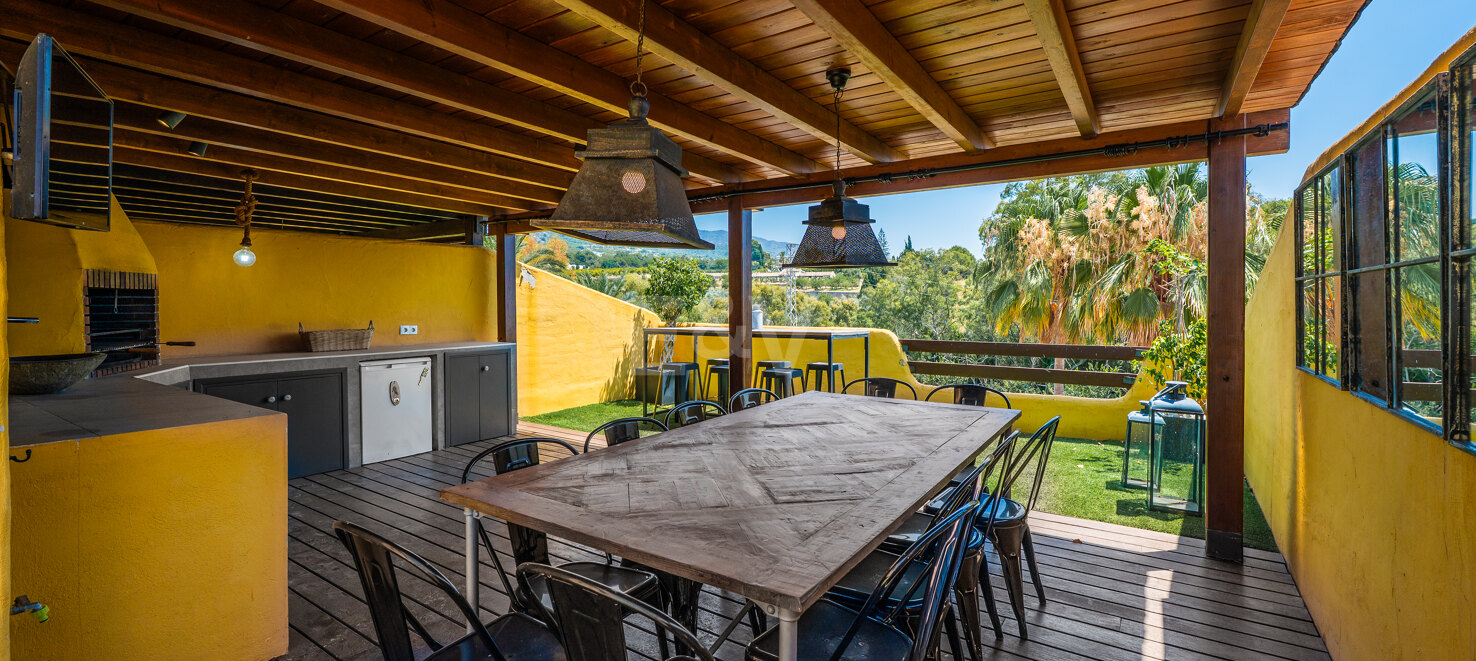 Rymliga Townhouse med Rooftop Terrace och Mountain Views