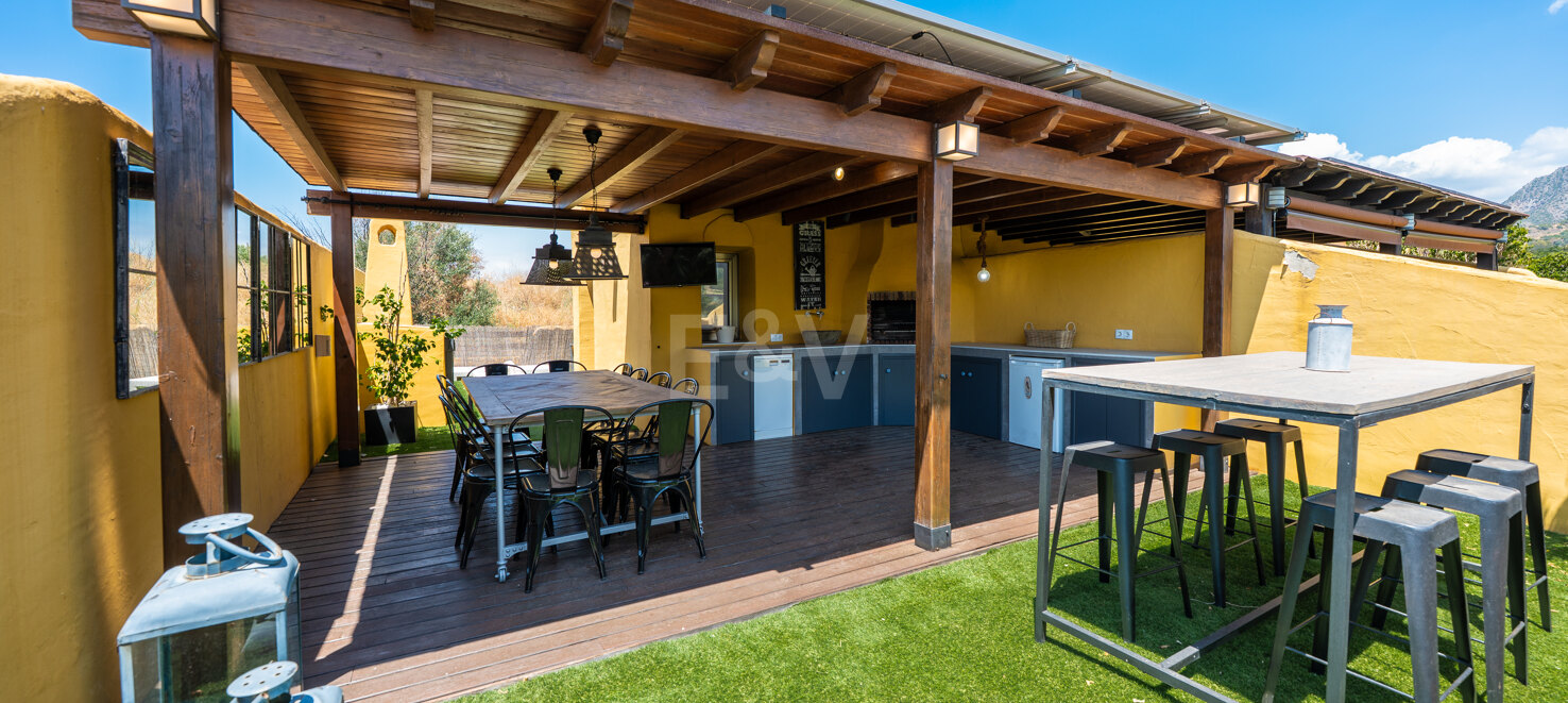 Rymliga Townhouse med Rooftop Terrace och Mountain Views