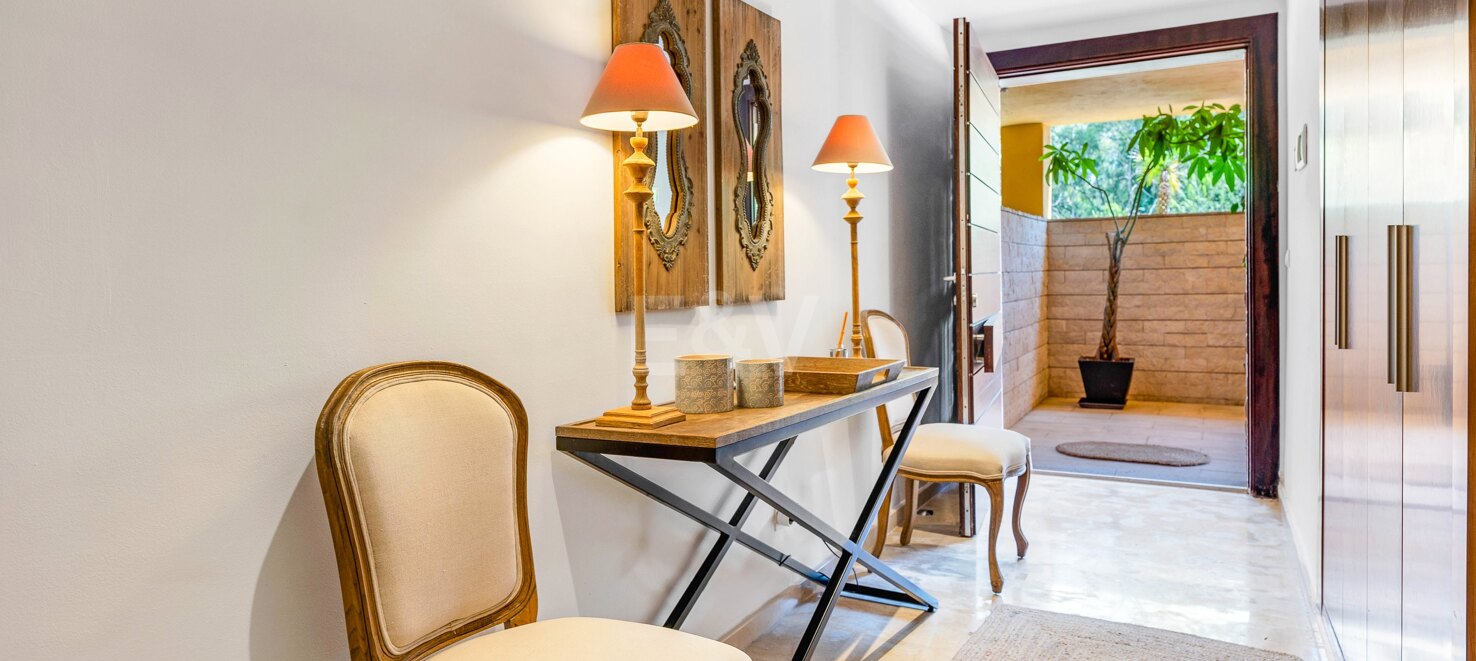Rymliga Townhouse med Rooftop Terrace och Mountain Views