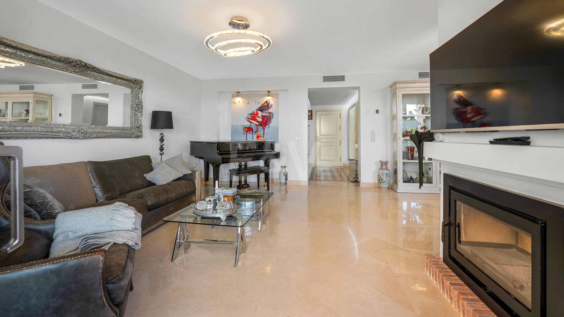 Élégante maison mitoyenne d'angle avec vue panoramique sur la mer et jardin privé