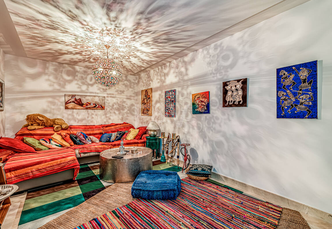 Élégante maison mitoyenne d'angle avec vue panoramique sur la mer et jardin privé