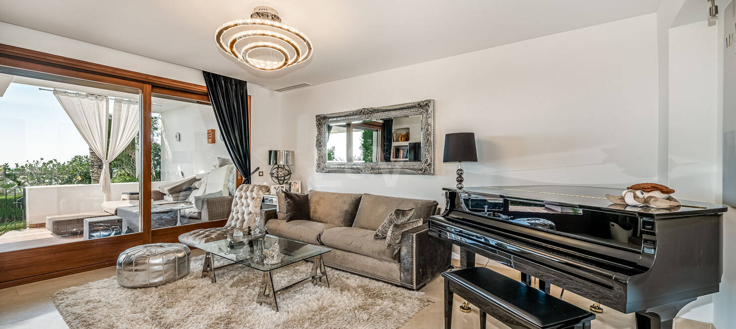 Corner Townhouse med avskilda terrasser och fängslande havsutsikt