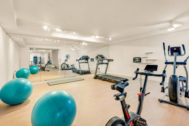 Fantastiskt prissatt lyx Villa med gym och underhållande faciliteter i Cabopino