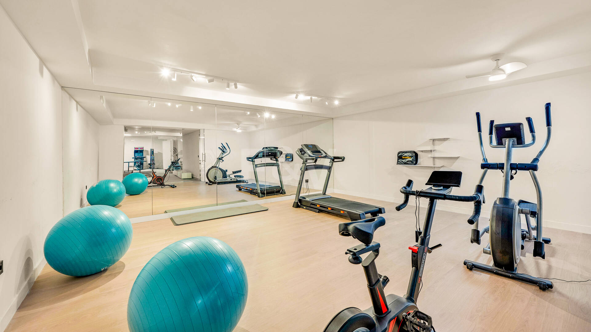 Fantastiskt prissatt lyx Villa med gym och underhållande faciliteter i Cabopino