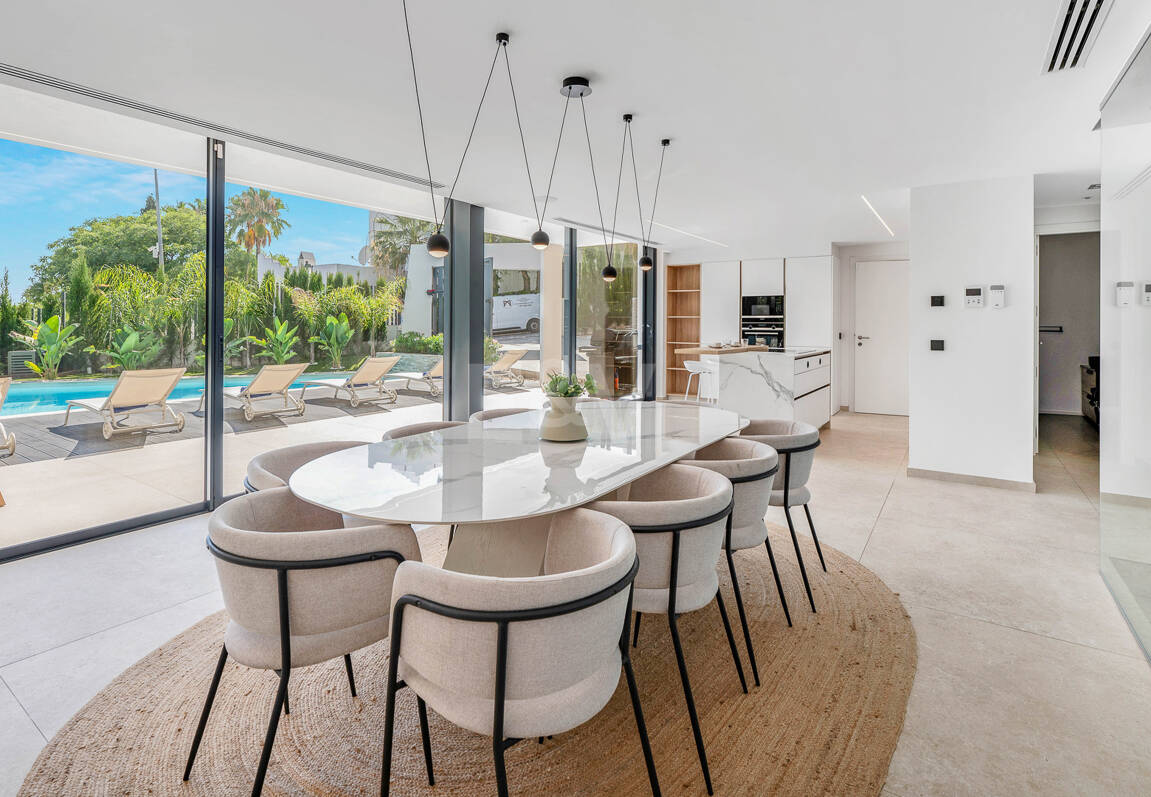 Fantastiskt prissatt lyx Villa med gym och underhållande faciliteter i Cabopino