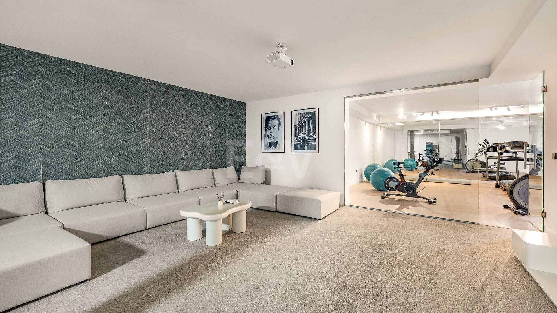 Fantastiskt prissatt lyx Villa med gym och underhållande faciliteter i Cabopino