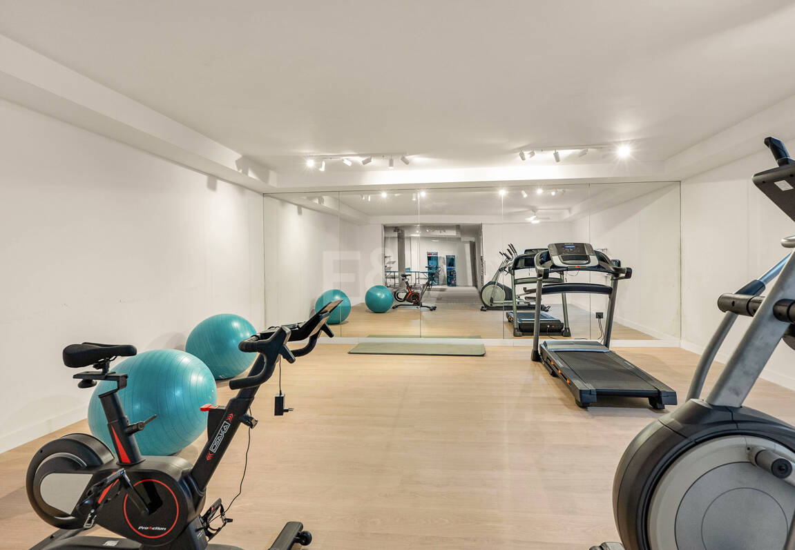 Fantastiskt prissatt lyx Villa med gym och underhållande faciliteter i Cabopino