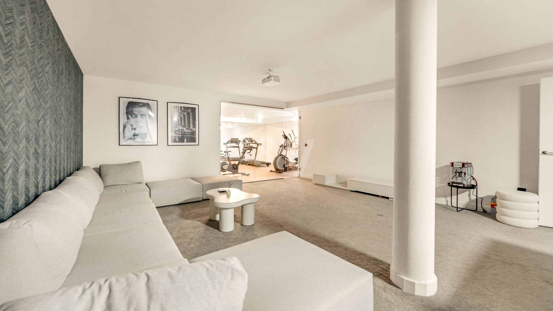 Fantastiskt prissatt lyx Villa med gym och underhållande faciliteter i Cabopino