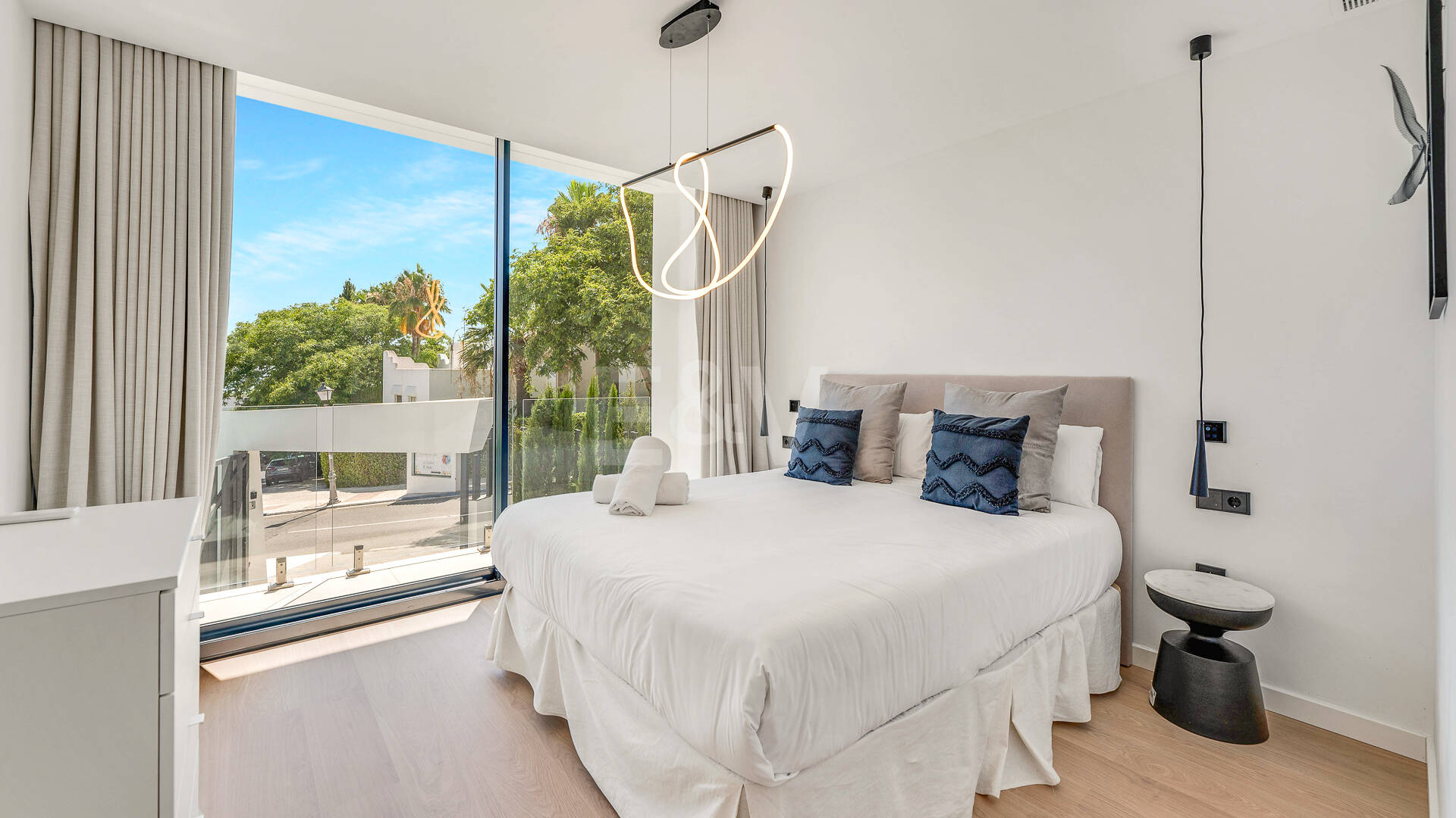 Fantastiskt prissatt lyx Villa med gym och underhållande faciliteter i Cabopino