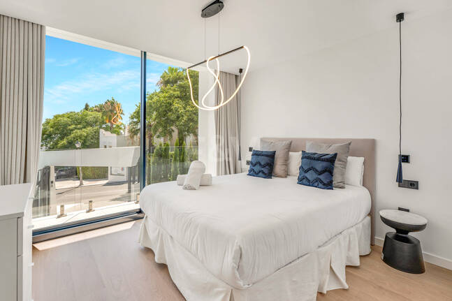 Fantastiskt prissatt lyx Villa med gym och underhållande faciliteter i Cabopino