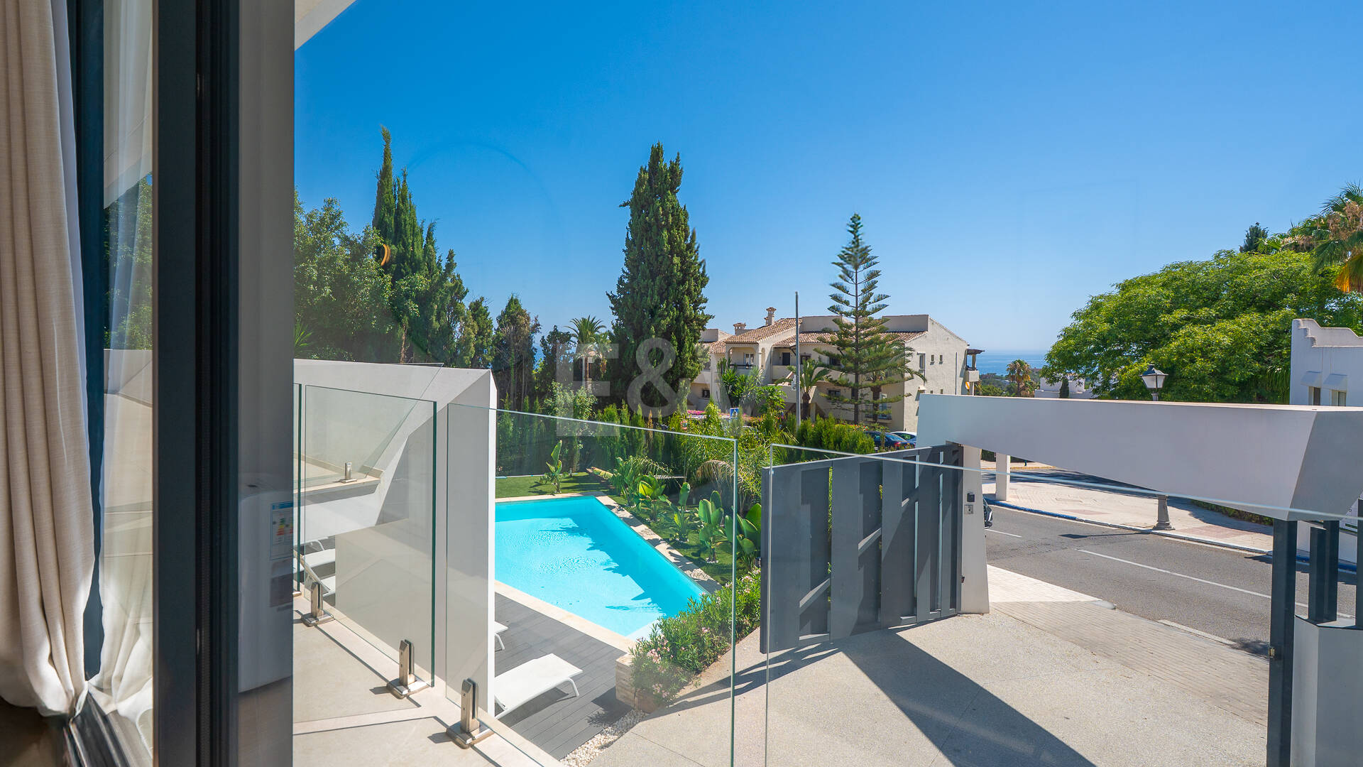 Fantastiskt prissatt lyx Villa med gym och underhållande faciliteter i Cabopino